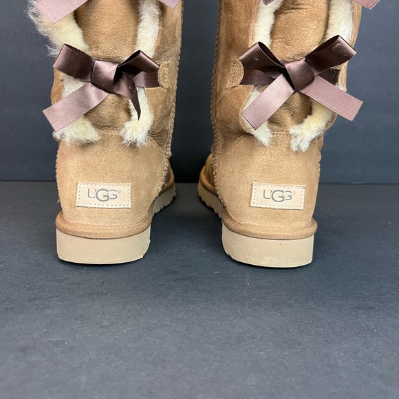 UGG BAILEY BOW II WOMEN’S SIZE 8 TALL CHESTNUT SUEDE WATERPROOF 1016434 TAN - Picture 4 of 9